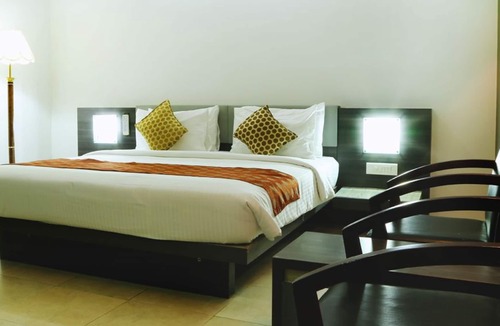 Kozhinjampara Hotel | Hotel Palm Shore