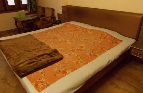 The Mall Road Hotel | Hotel Paramount