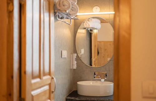 Burwa Hotel | Hotel Patalsu