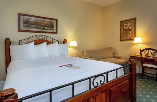Petoskey Hotel | Hotel Perry