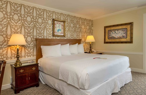 Petoskey Hotel | Hotel Perry