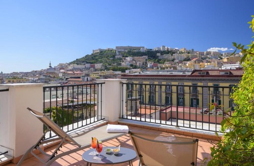 Historical Center Hotel | Hotel Piazza Bellini & Apartments