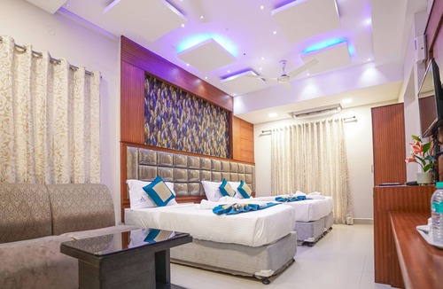 Thousand Lights Hotel | Hotel Pine Tree