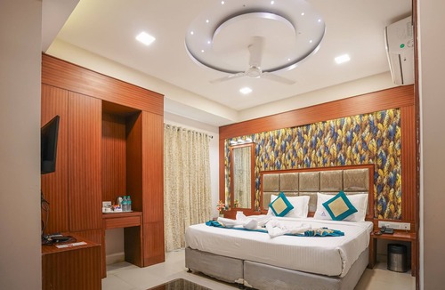 Thousand Lights Hotel | Hotel Pine Tree