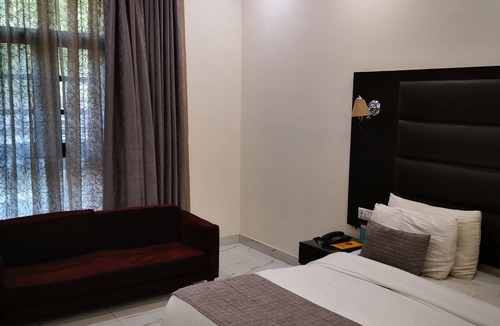 Sector 27 Hotel | Hotel PK Residency