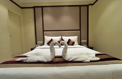 Varanasi Hotel | Hotel Pradeep