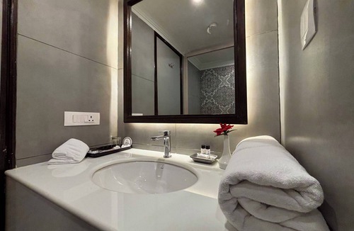 Varanasi Hotel | Hotel Pradeep