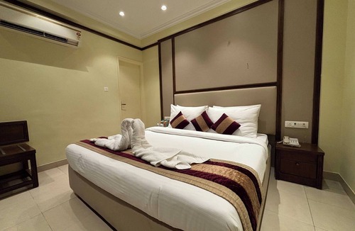 Varanasi Hotel | Hotel Pradeep