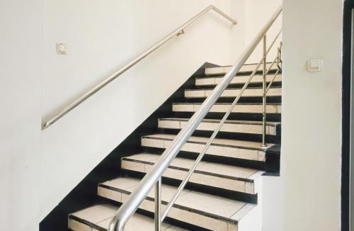 Waru House | Hotel Prisma Mitra RedDoorz