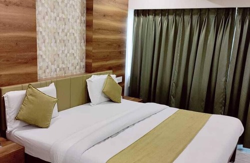 Sayajiganj Hotel | HOTEL PRUDENT - Vadodra