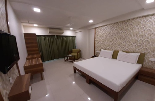 Sayajiganj Hotel | HOTEL PRUDENT - Vadodra