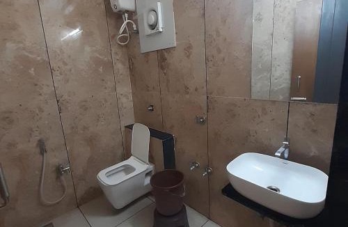 Dwarka Hotel | Hotel Purushottam