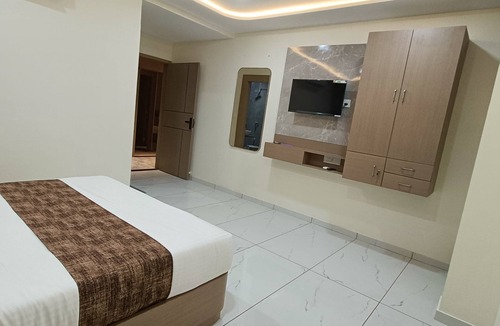 Vasad Hotel | Hotel Radhe Raas