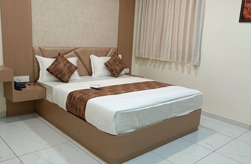 Vasad Hotel | Hotel Radhe Raas
