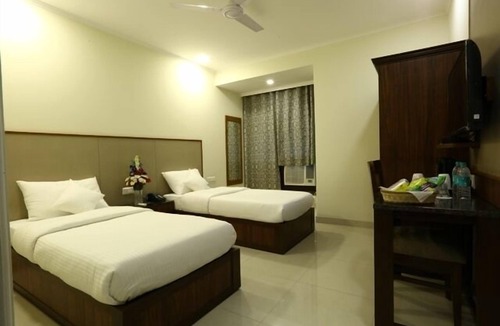 Ghaziabad Hotel | Hotel Rainbow