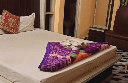 Kalighat Hotel | Hotel Raj