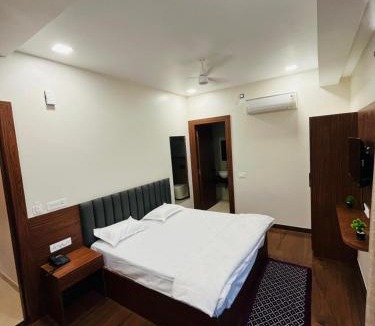 Ayodhya Hotel | Hotel Ram Sadan