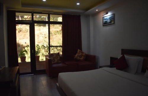 Lansdowne Hotel | Hotel Ravine Palace