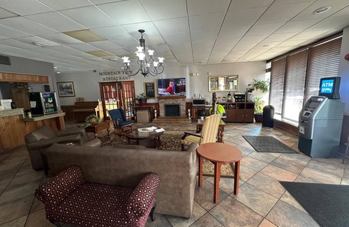 Covington Hotel | Hotel Red Rose by Townhouse Covington I-64