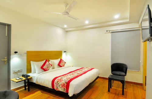 Noida Hotel | Hotel Red York