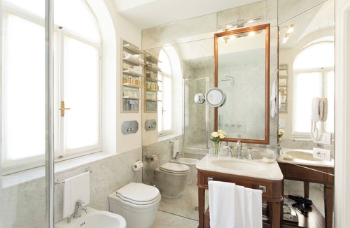Sant' Ambrogio Hotel | Hotel Regency