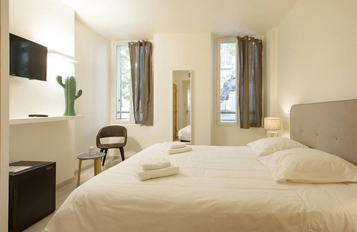 Collobrieres Hotel | Hotel restaurant des Maures