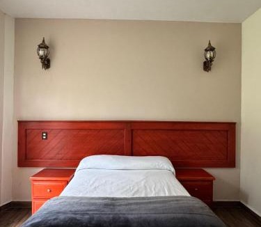 San Miguel Regla Hotel | HOTEL RESTAURANT LOS PRISMAS