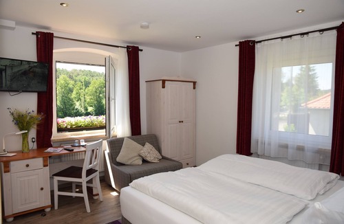 Burghaslach Hotel | Hotel-Restaurant Steigerwaldhaus
