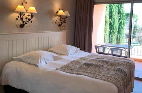 Rasteau Hotel | HOTEL RESTAURENT BELLERIVE