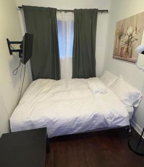 Coquitlam House | Hotel Room 2