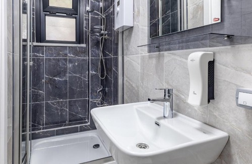 Rasimpasa Apartment | Hotel Room w Garden Near Moda Shore and Kadikoy Sq
