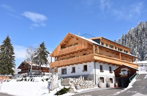 Valle San Silvestro Hotel | Hotel Rosengarten