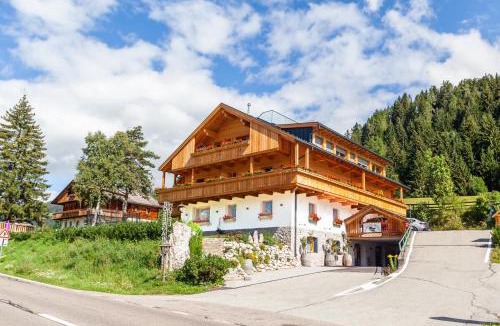 Valle San Silvestro Hotel | Hotel Rosengarten