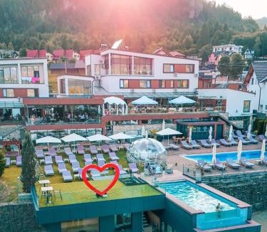 Bistrita Bargaului Hotel | Hotel Roser House Boutique - pe malul lacului Colibita