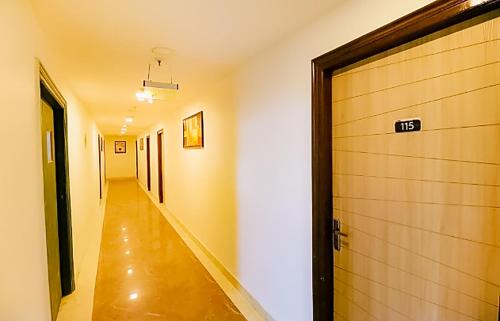 Delhi Hotel | Hotel Royal in - Laxmi Nagar Metro