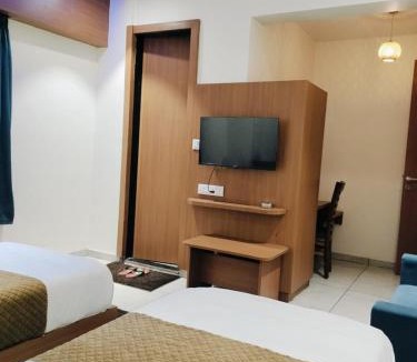 GIDC Hotel | Hotel Royal Park Rooms
