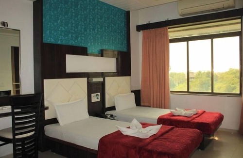 Bilimora Hotel | Hotel Saffron