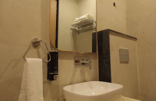 Haridwar Hotel | Hotel Sarovar Hill