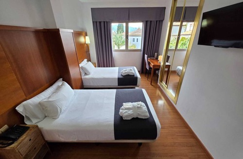 Genil Hotel | Hotel Saylu