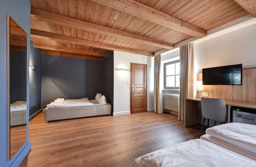Obermenzing Hotel | Hotel Schleuse