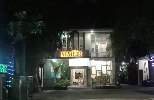 Sampang Hotel | Hotel Semilir Syariah Sampang