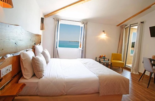 Algajola Hotel | Hotel Serenada