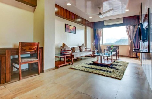 Vapi Hotel | Hotel Shree Daan
