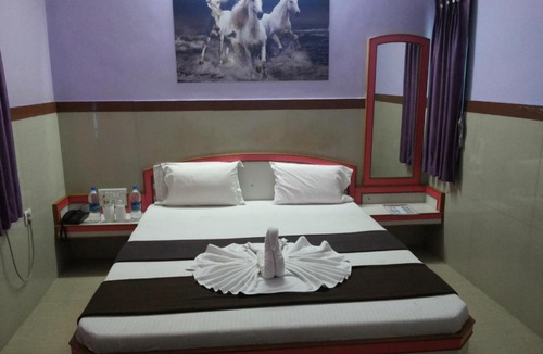 Dwarka Hotel | Hotel ShreeNidhi
