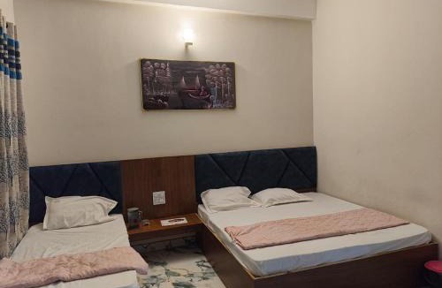Mathura Hotel | Hotel Shri Balaji Dham, Family Room Near Mathura Railway Station