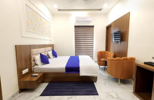 Mathura Hotel | Hotel Shrinath Palace