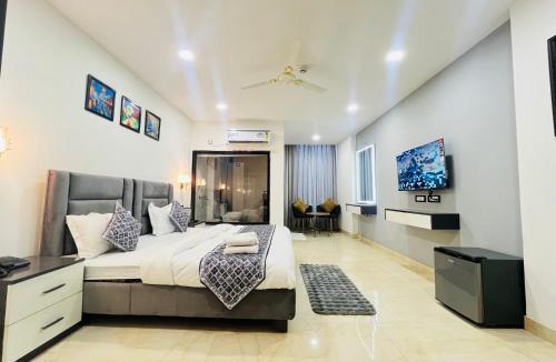 DLF Farms Hotel | Hotel Silver Grand - Near Chattarpur Metro Station