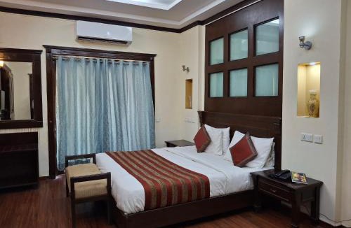 DLF Phase 3 House | Hotel Siris 18