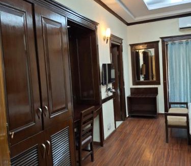 DLF Phase 3 House | Hotel Siris 18