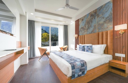 New Manali Hotel | Hotel Skyline, Manali - Walking to Mall Road, Centrally Heated